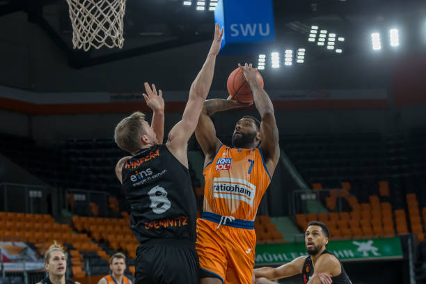 特别是面对 特别是面对