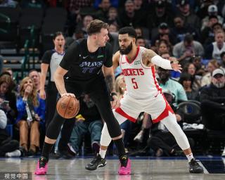 队打入两球 队打入两球